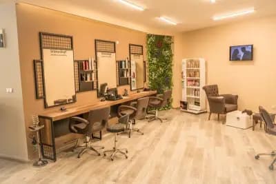Omnia Beauty House