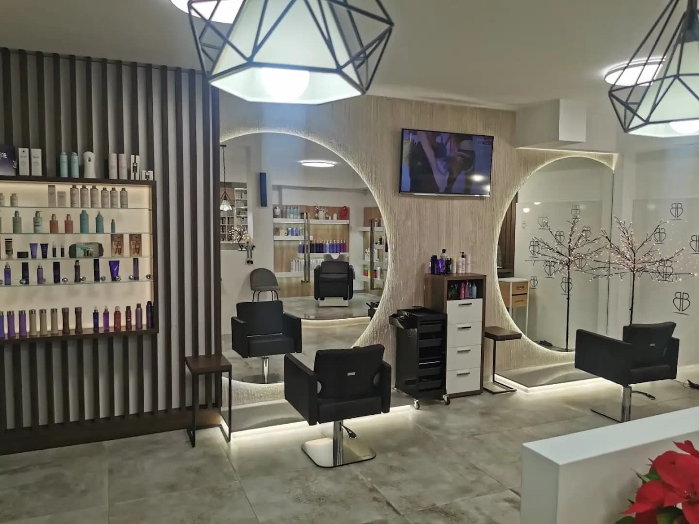 Beauty Bar Boutique - Удължаване и сгъстяване на коса