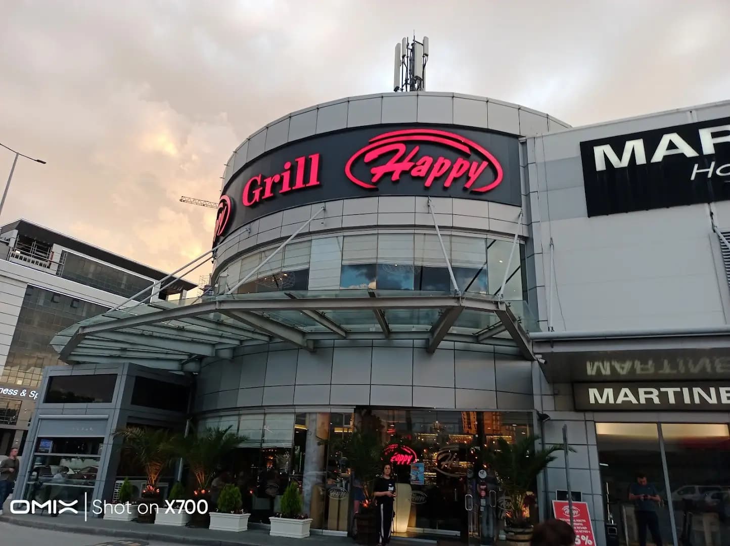 Happy Bar & Grill Landmark