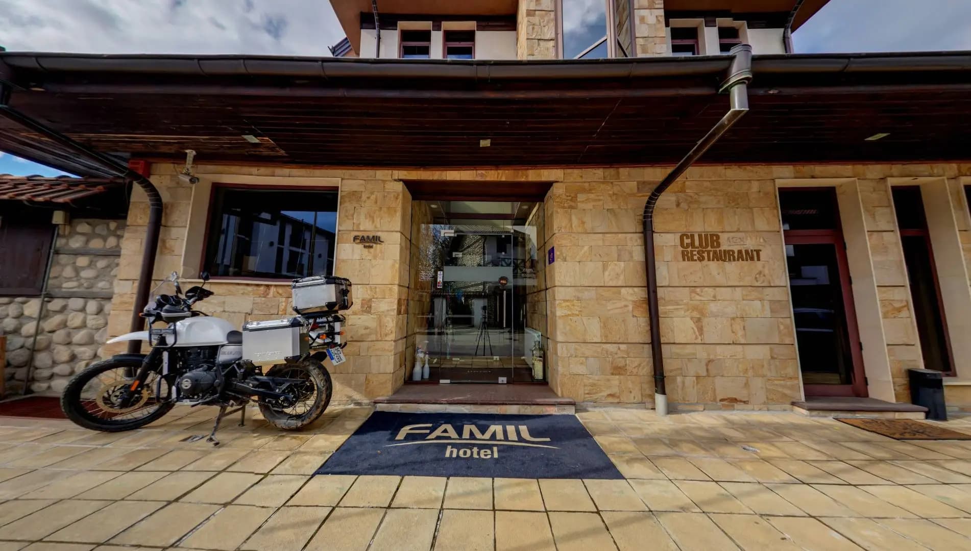 Hotel FAMIL by OSCAR Wine Bar-adults only