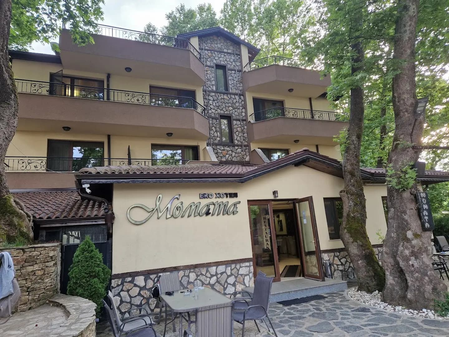 Eco Hotel Momata