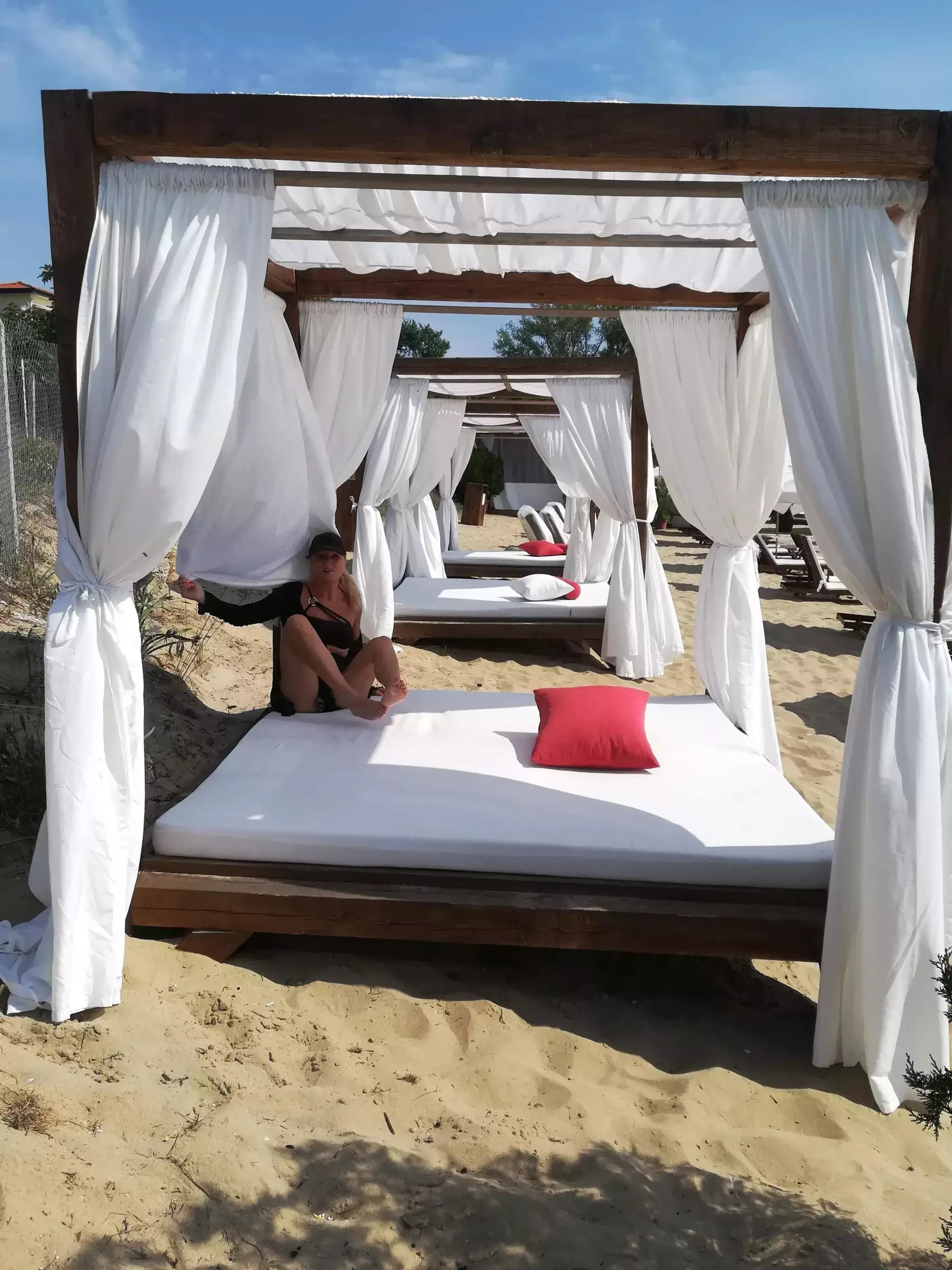Hotel Marina, kavacite
