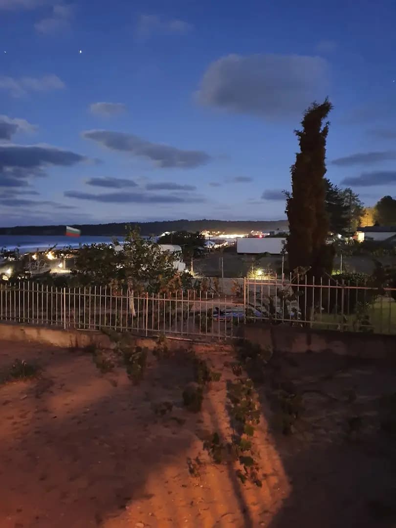 Hotel Marina, kavacite