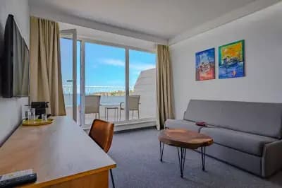 JI HOTEL