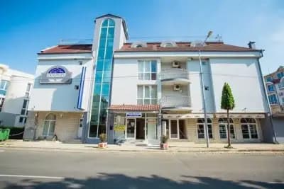 Семеен хотел Делфин | Хотел Равда |Hotel Dolphin