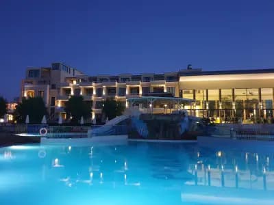 Hotel Perla Beach Luxury - All Inclusive & Free Beach Access