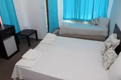Салена Бийч Хотел