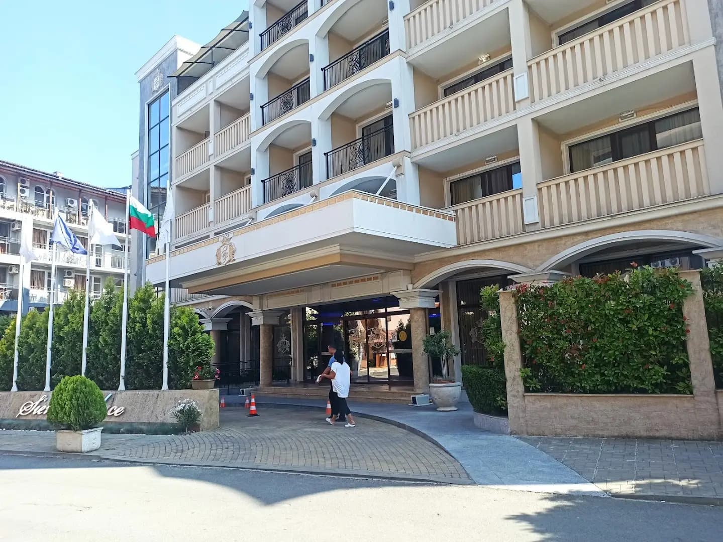 Siena Palace - Free parking