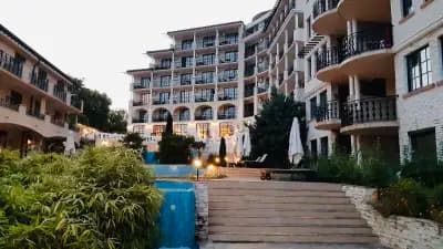 The Cliff Beach Apartments