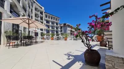The Cliff Beach Apartments