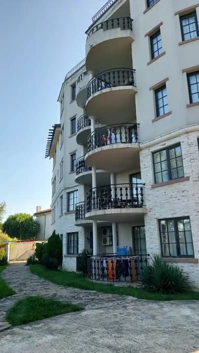 The Cliff Beach Apartments