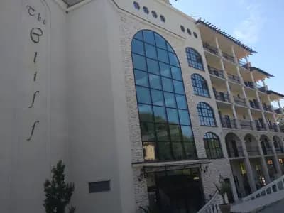 The Cliff Beach Apartments