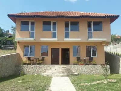 Miranis Houses