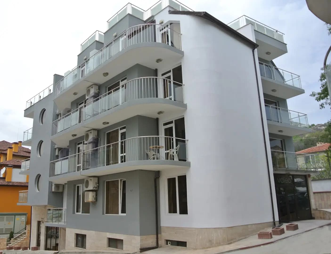 Valeo Hotel