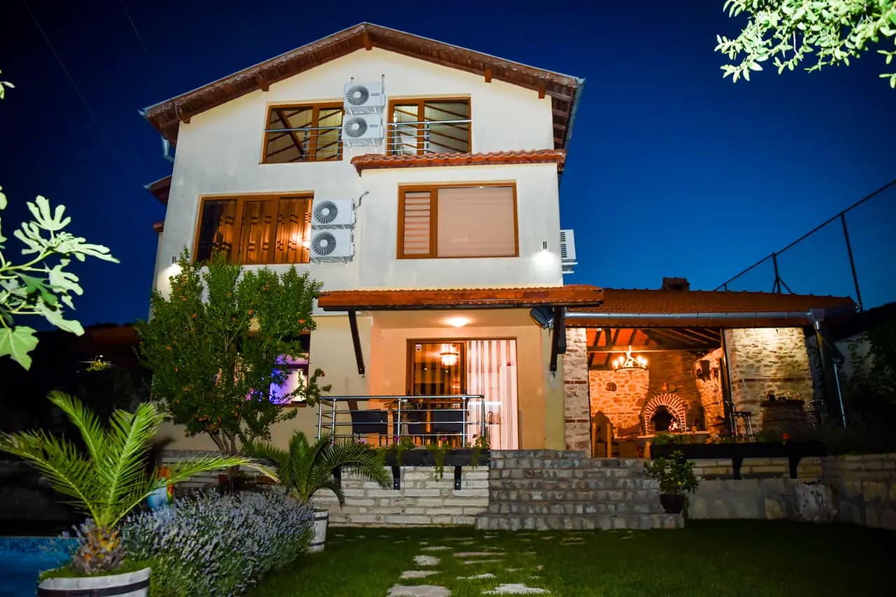 Villa Komitata-Pool and Jacuzzi