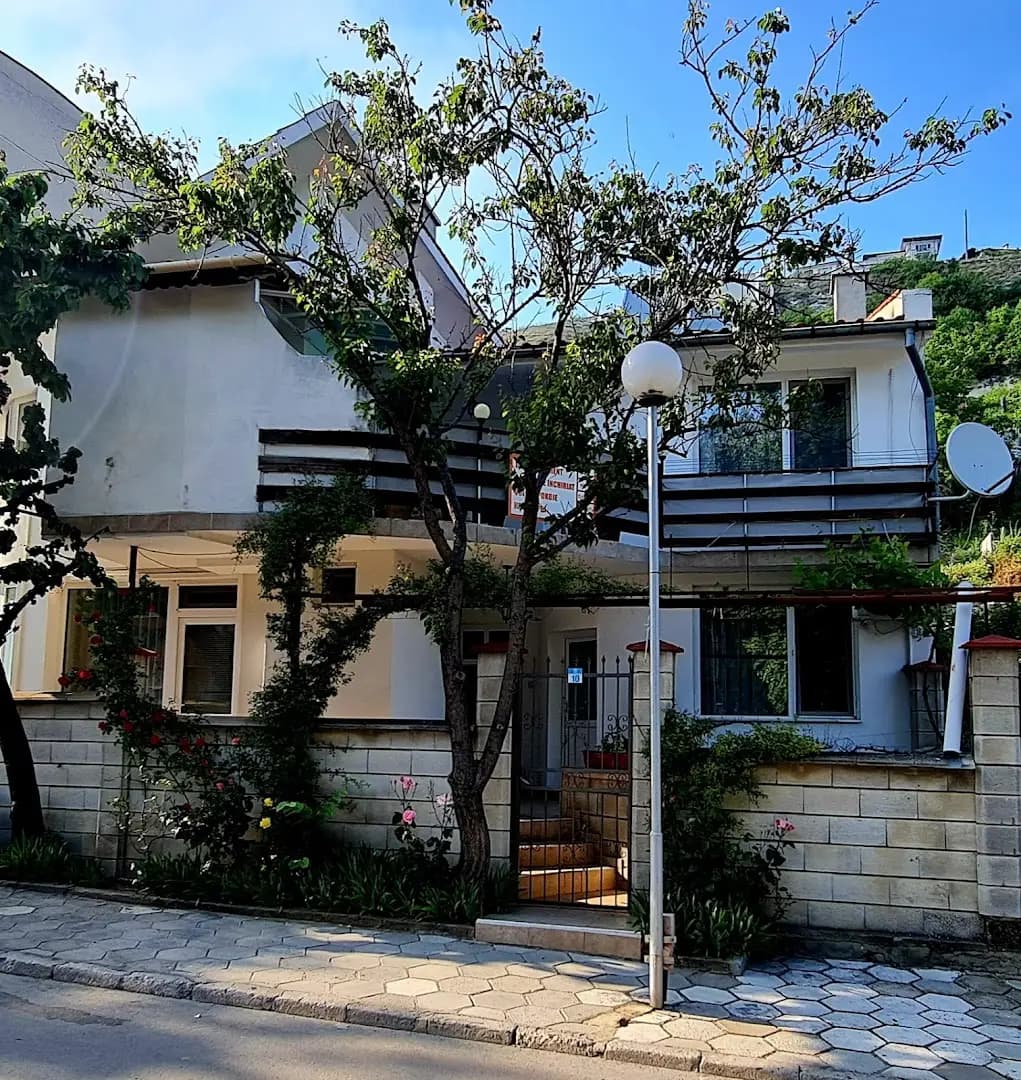 Fema Guest House