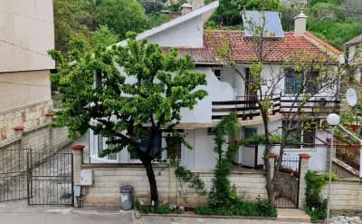Fema Guest House