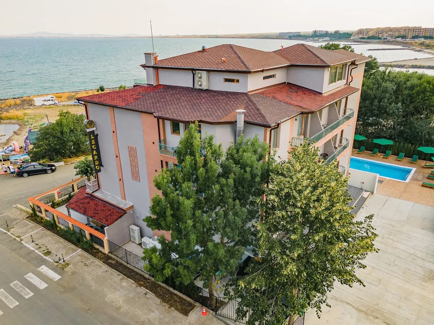 Lecardo Hotel