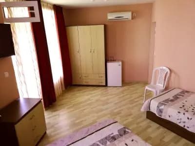 Стаи "Нира" Слънчев бряг (Guest rooms Nira Sunny beach)