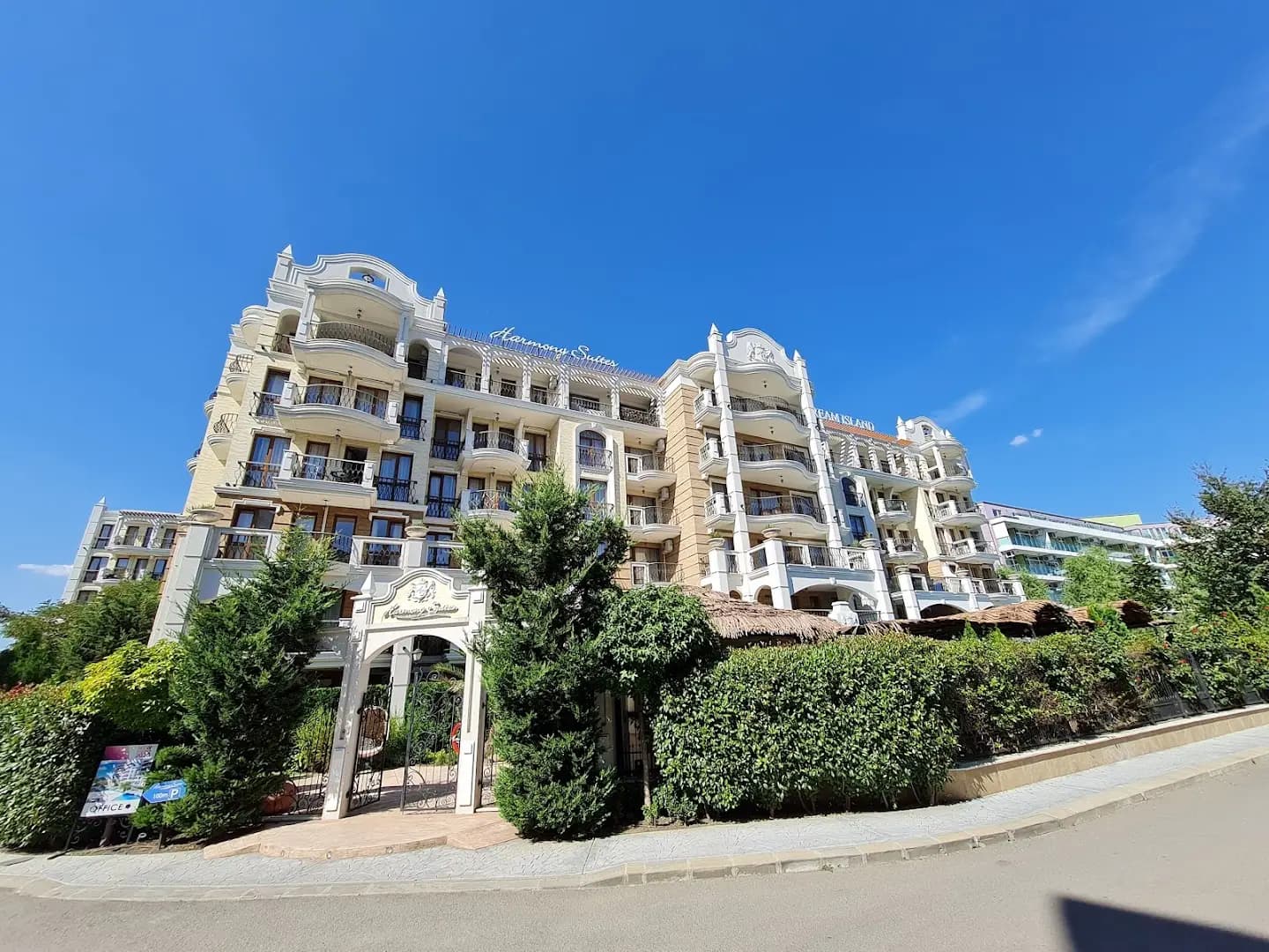 Harmony Suites - Dream Island