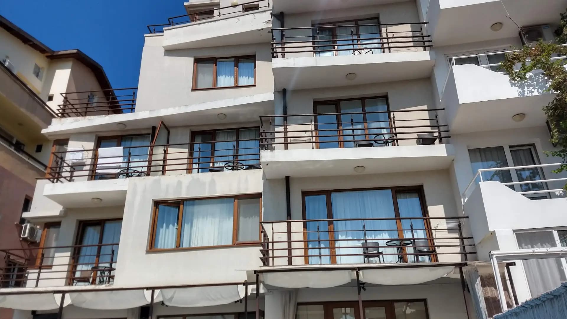 Ema Hotel