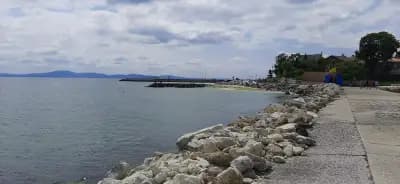 Крайбрежна 3