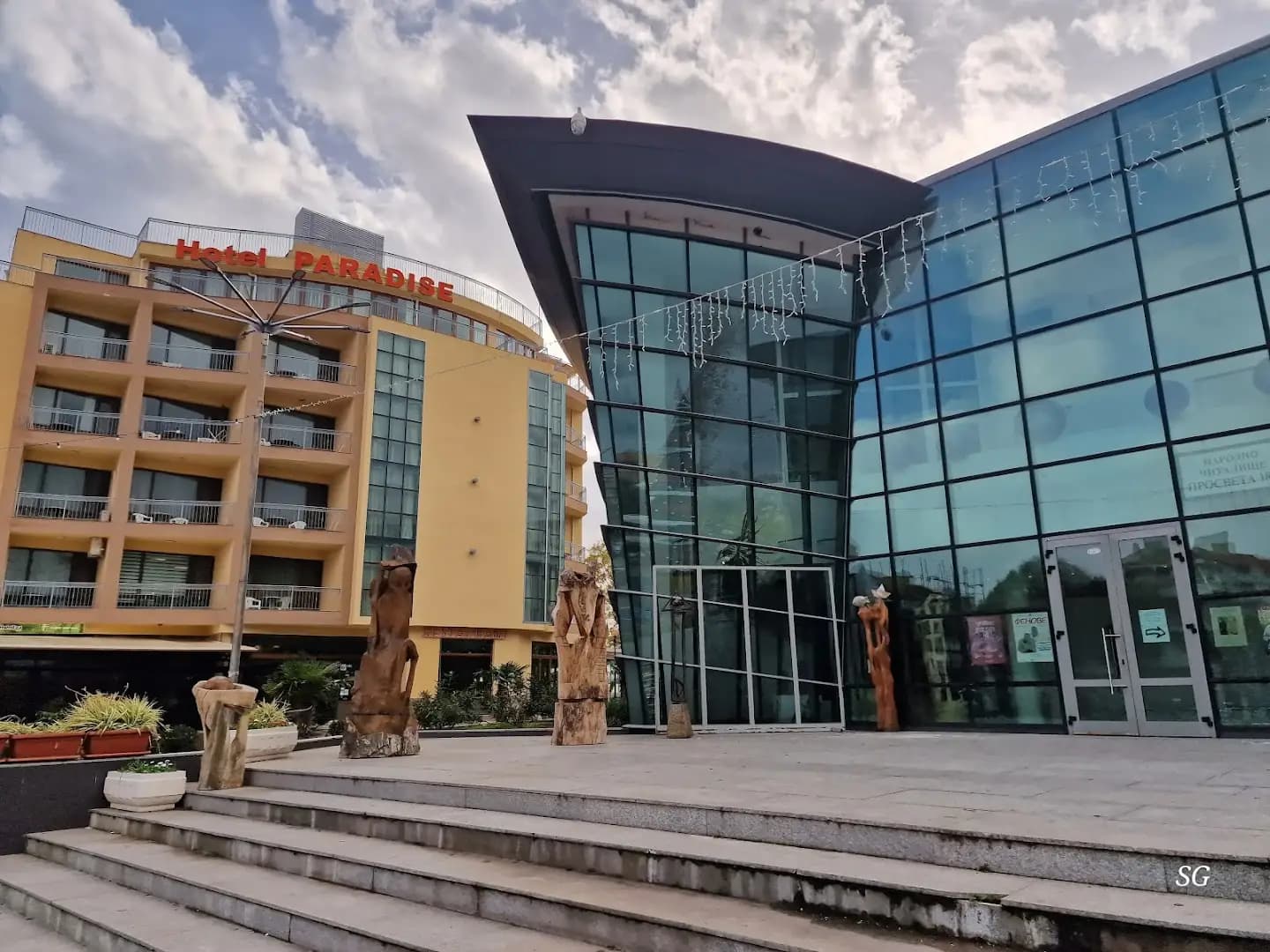 Paradise Hotel & Relax Center