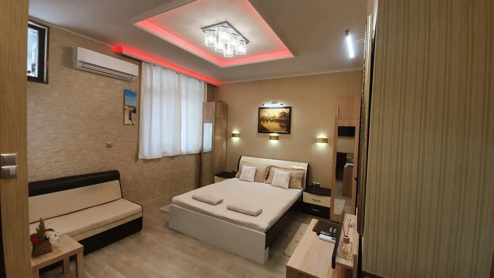 Deluxe Studios City Center