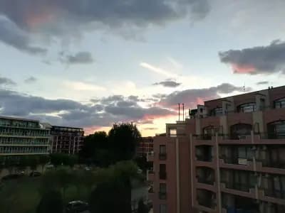 Семеен хотел Приятели