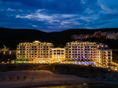 Onyx Beach Residence - Free Parking & Beach Access