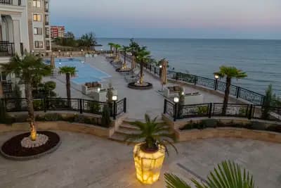 Onyx Beach Residence - Free Parking & Beach Access