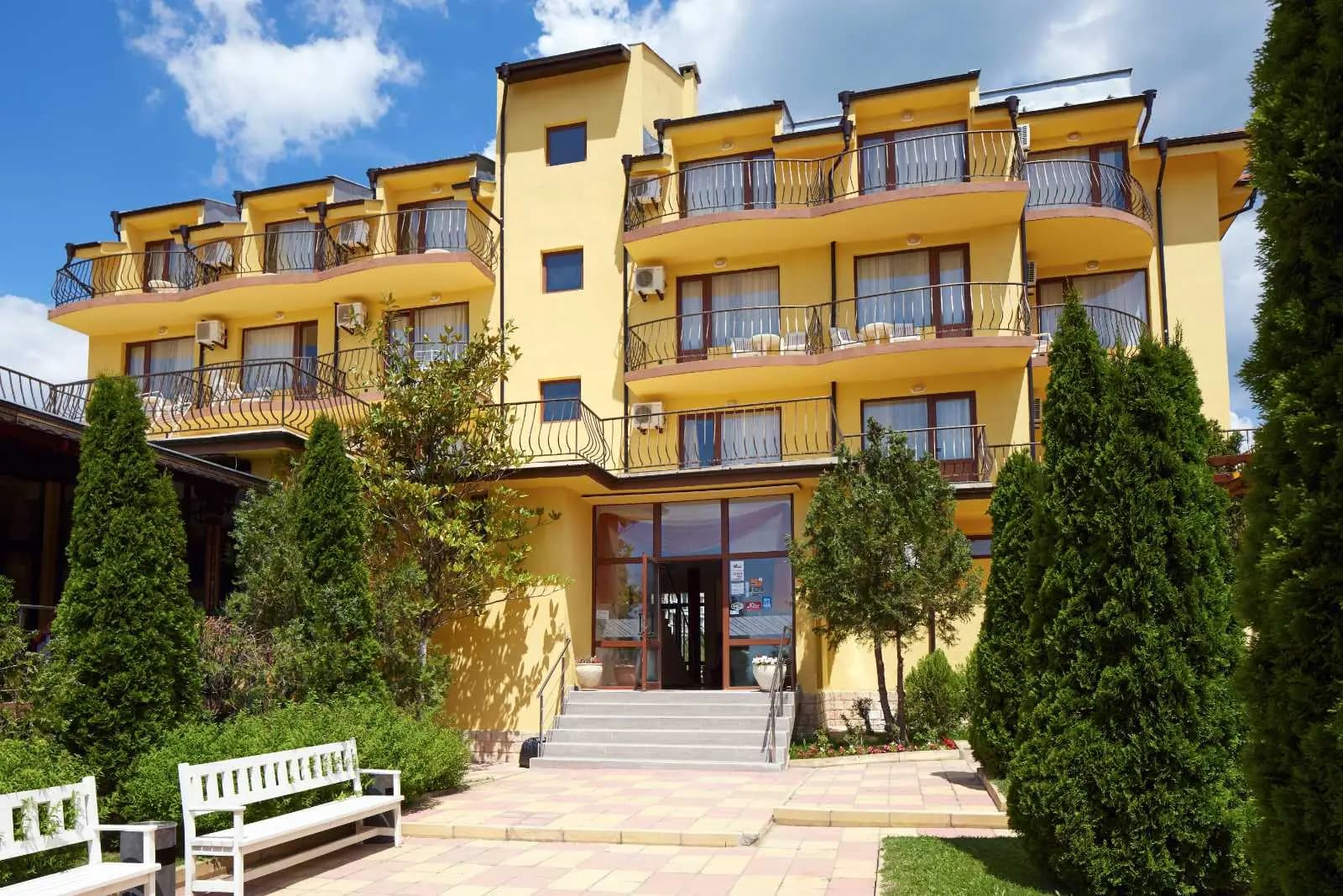 Family Hotel YALTA Свети Влас