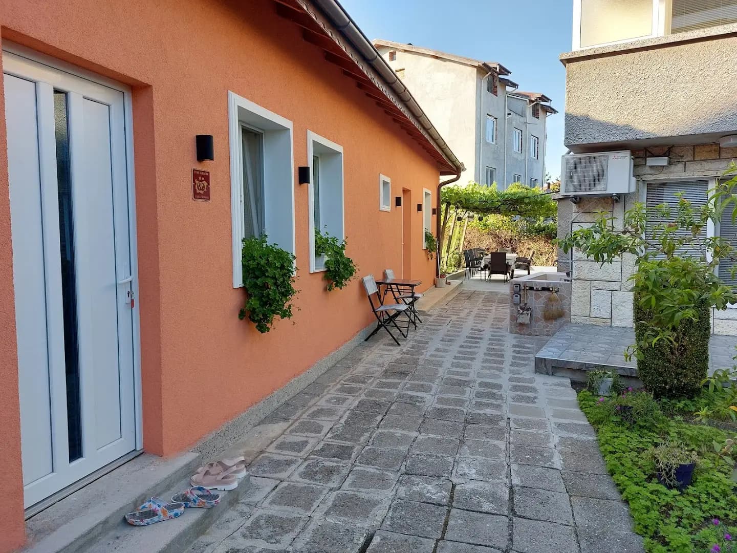 Apartments Komitovi Апартаменти Комитови