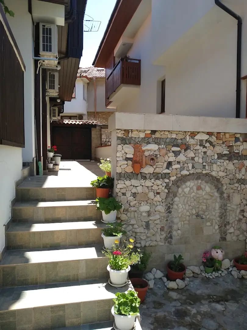 Guest House Aja