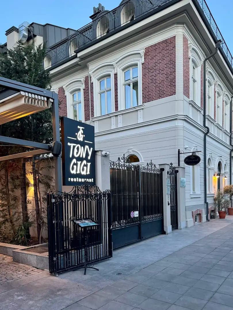 Tony GiGi Burgas