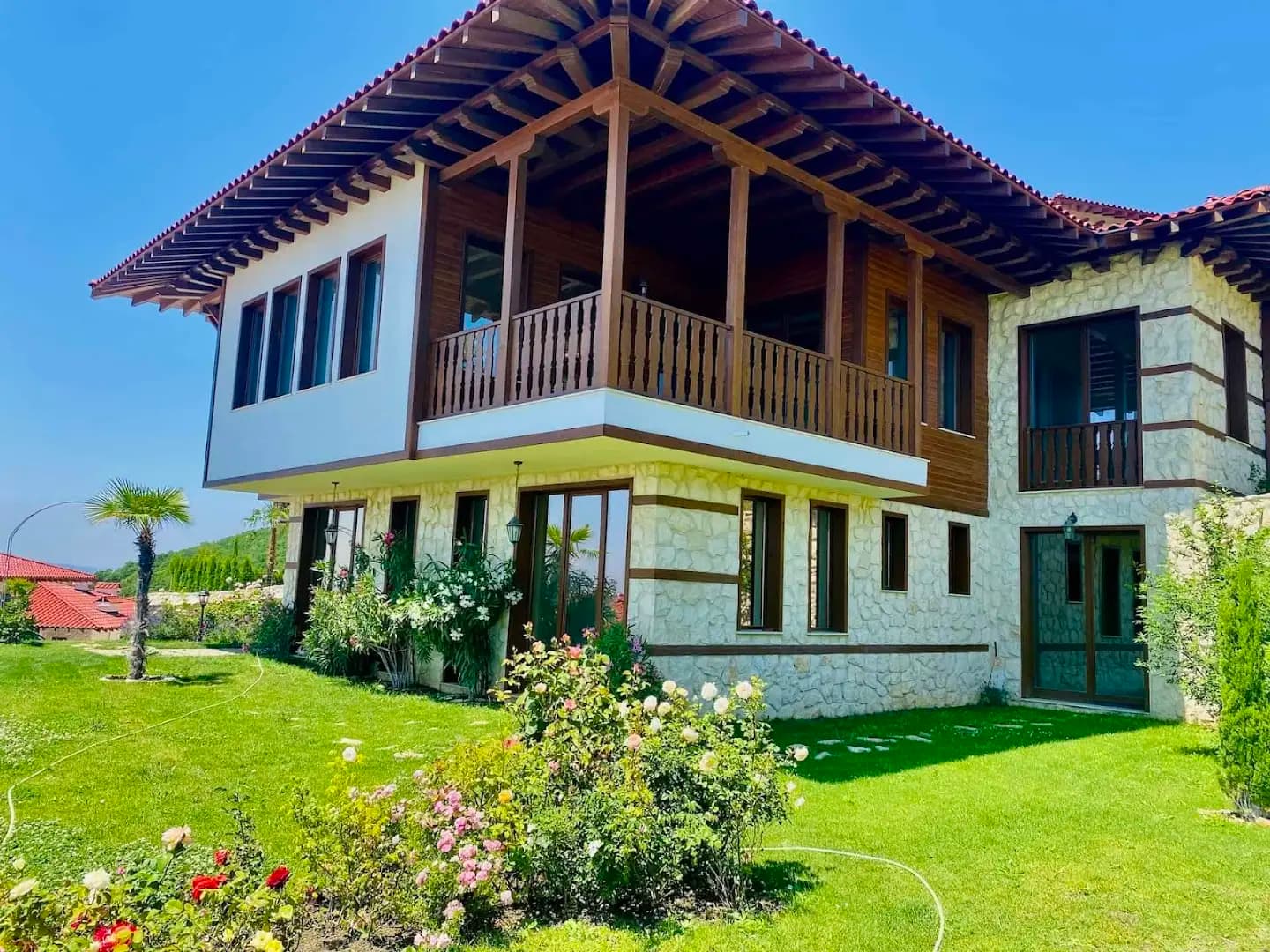 Dinevi Estates