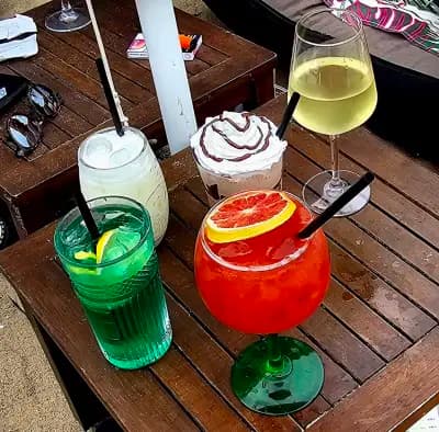 THE WAVE BEACH RESTAURANT