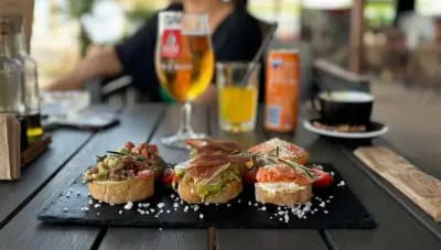 THE WAVE BEACH RESTAURANT