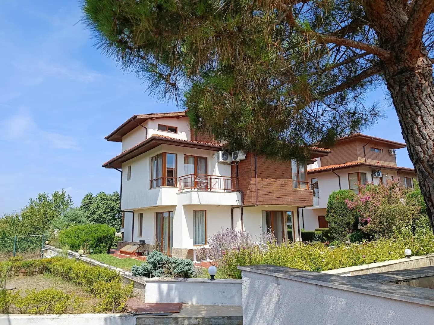 Villas in Complex Trakiyskiy Bryag