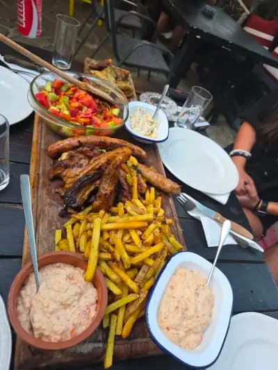 hungry horse bar & grill