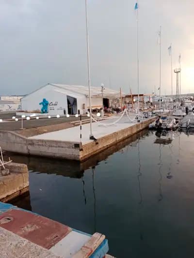 Caché Yacht Bar