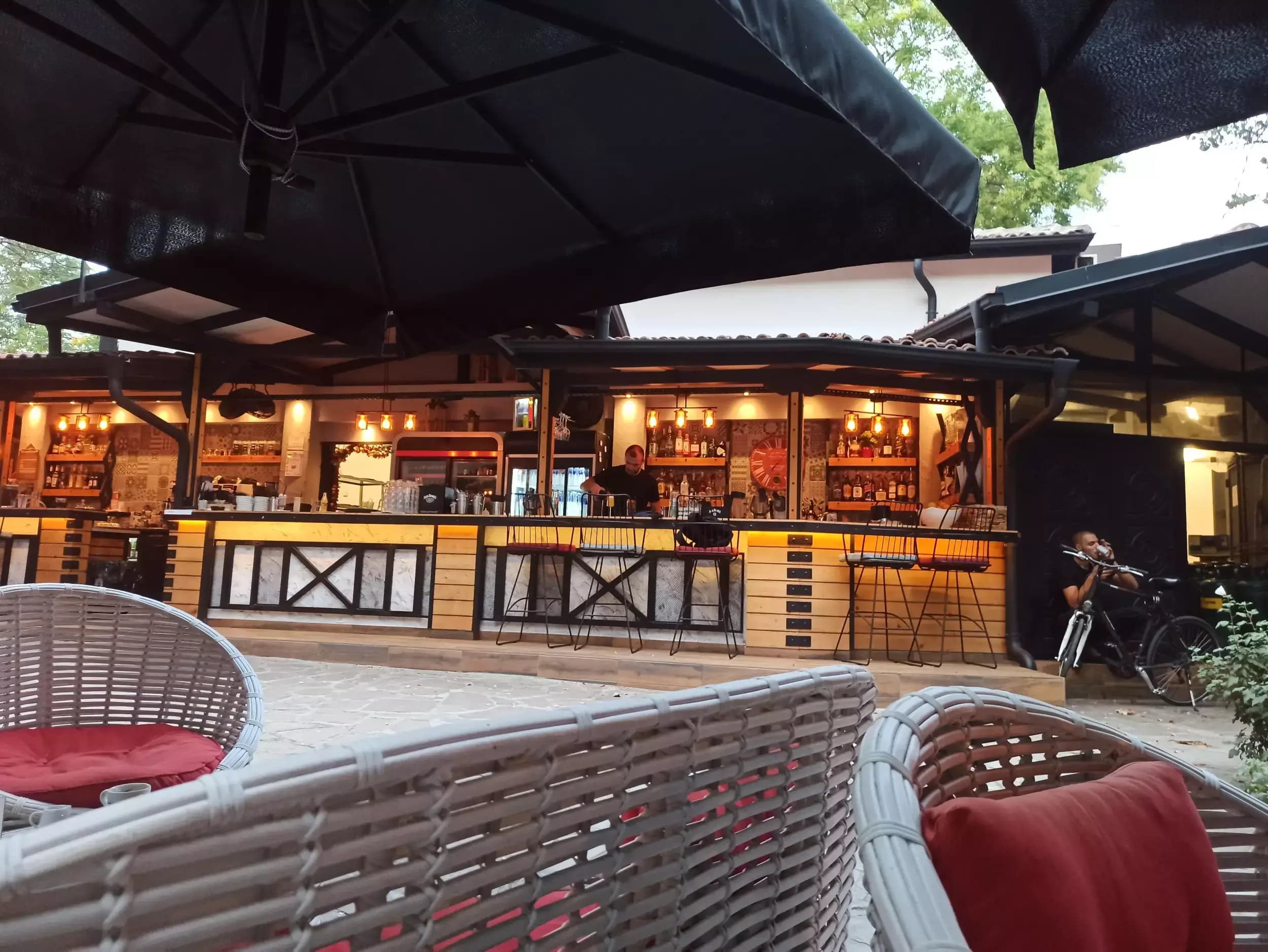 Matis bar and Grill