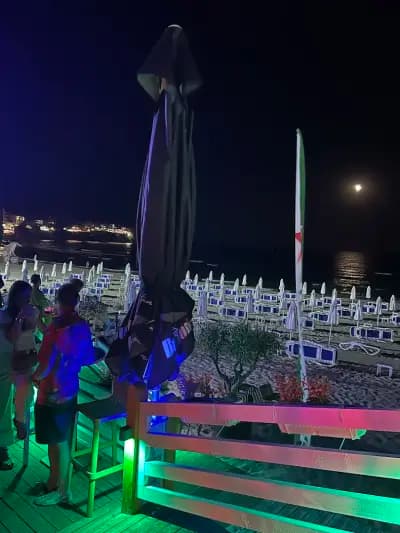 Плажен бар „Елвис“