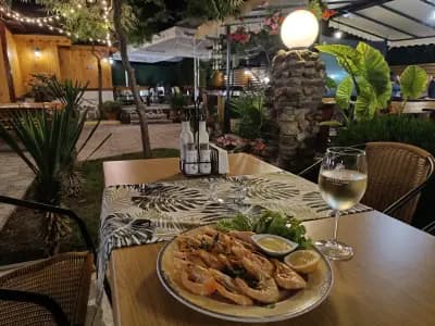Bistro/Guesthouse KIPARIS
