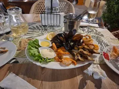 Bistro/Guesthouse KIPARIS