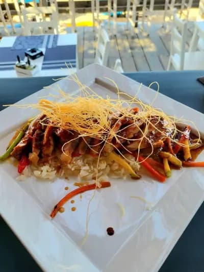 "Dolphin Beach Bar & Dinner" / Плажен Бар Делфин