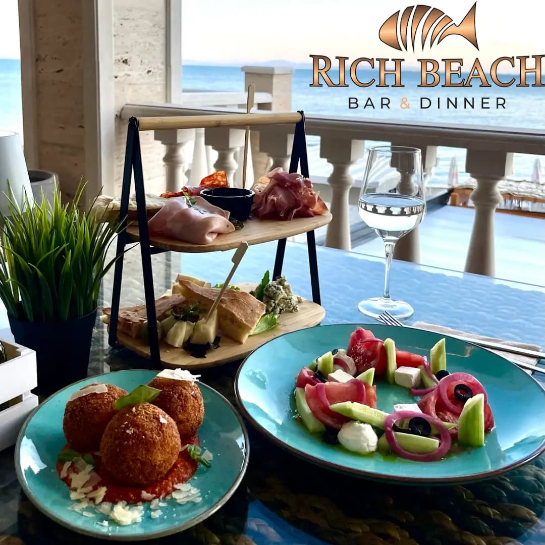 RICH Beach Bar & Restaurant