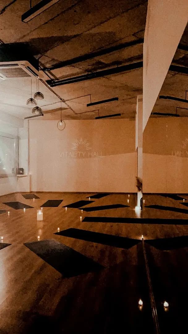 Групови тренировки йога, пол денс, зумба и други Vitality Hall