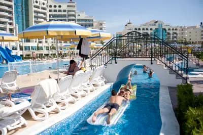 Sunset Resort Family