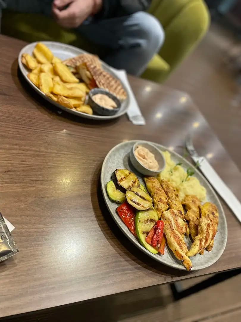 Sunrise bar & dinner